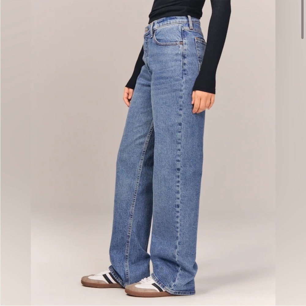 BNWT ✨ Abercrombie Mid Rise Baggy Jean